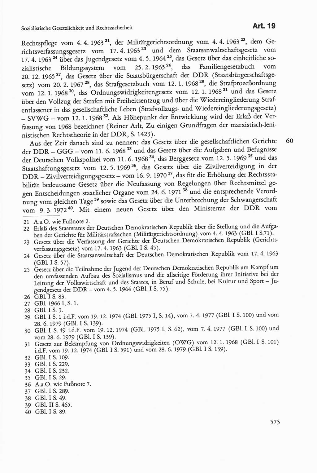 Die sozialistische Verfassung der Deutschen Demokratischen Republik (DDR), Kommentar 1982, Seite 573 (Soz. Verf. DDR Komm. 1982, S. 573)